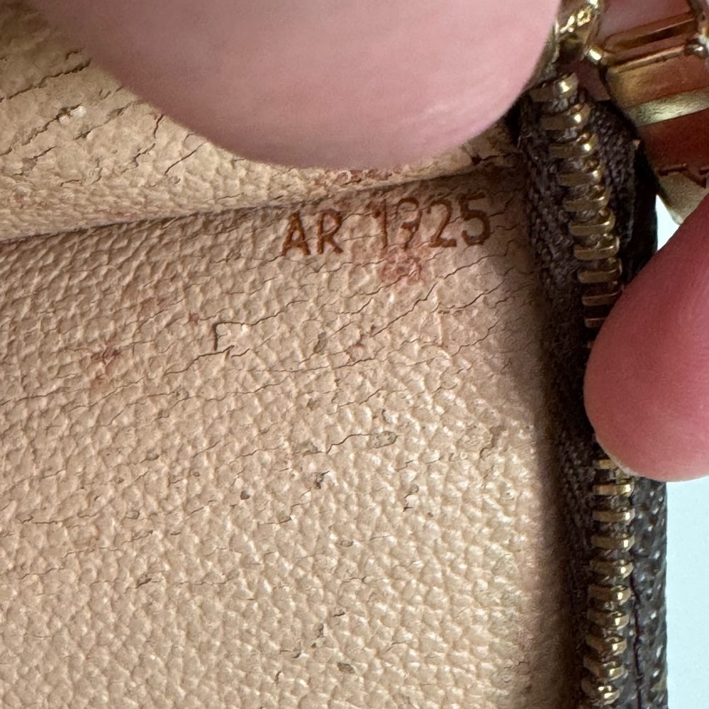 ❗️SOLD❗️Louis Vuitton monogram pouch - Picture 8 of 10